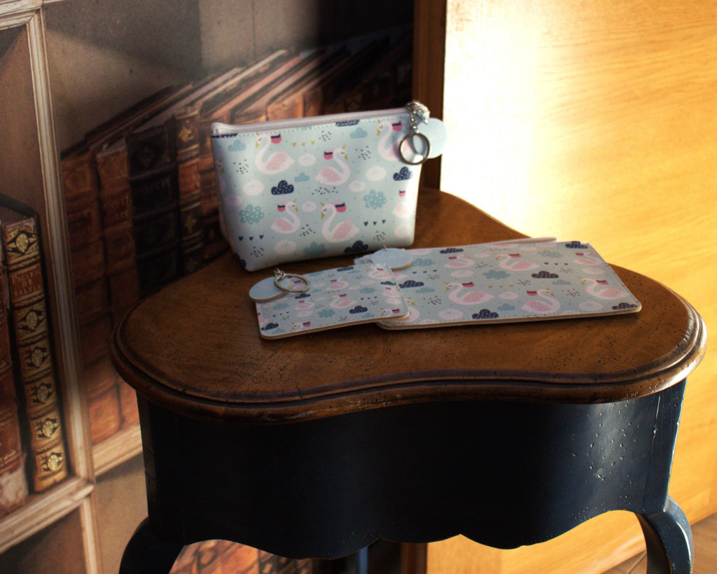 Carlie Coin Wallet - Swans